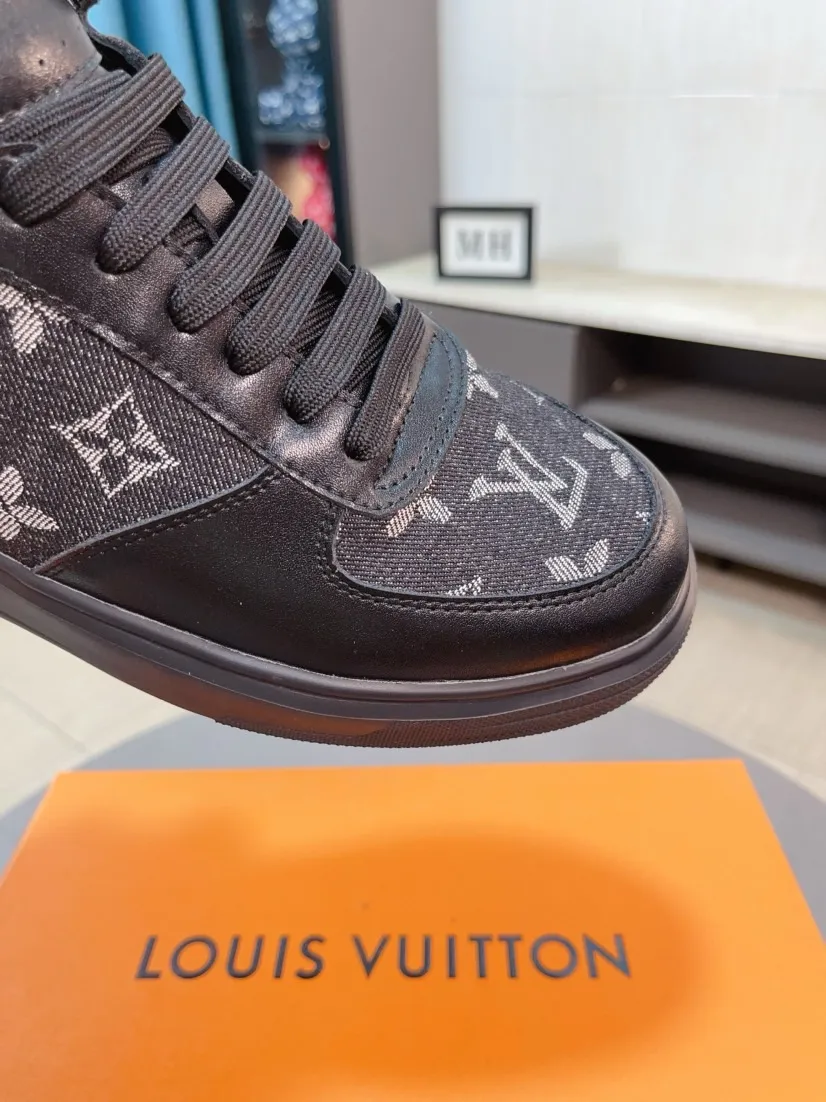 Men's shoes 💰440🌹🌹【LOUIS VUITTON】Same style on Louis Vuitton* official website🚹Men's high-top casual shoes❤️Same style as popular celebrities and big names ~ Best-selling at home and abroad Lv focuses on the checkerboard series...Imported first-layer cowhide with special fabrics➕Full sheep leather lining➕Brand-specific hollow outsole💎Produced by OEM The highest version🔍🔍Number of codes: 38-44,